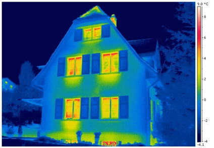 Mit Hilfe der GSW Gebäudethermografie lassen sich energetische Schwachstellen von Gebäuden aufzeigen. Mit den Infrarotbildern können wichtige Tipps zum Energiesparen abgeleitet werden.