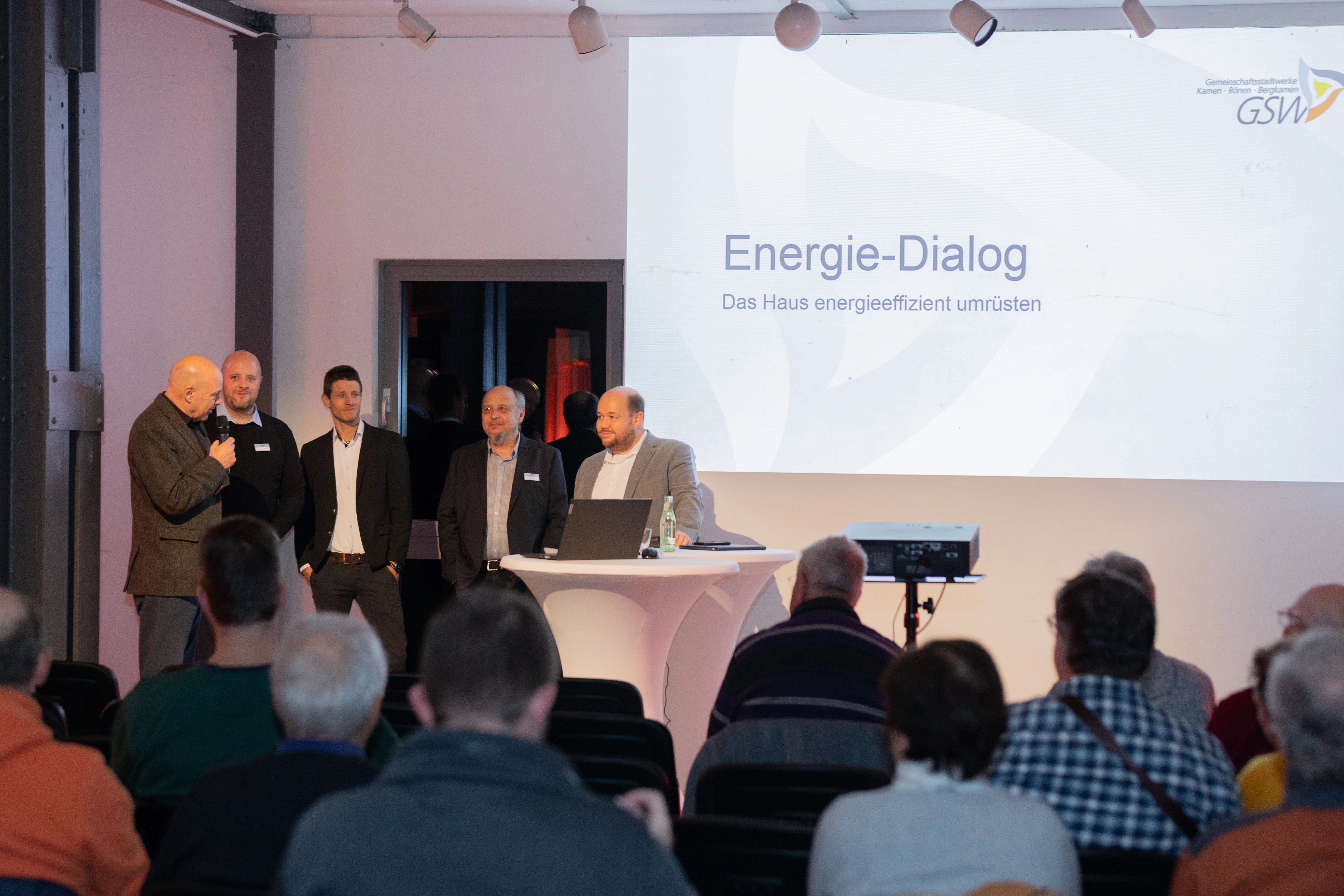 Beim dritten "Energie-Dialog mit den GSW" widmeten sich die Referenten dem Thema "Das Haus energieeeffizient umrüsten". Die Veranstaltung fand am 20. November im Förderturm Bönen statt.