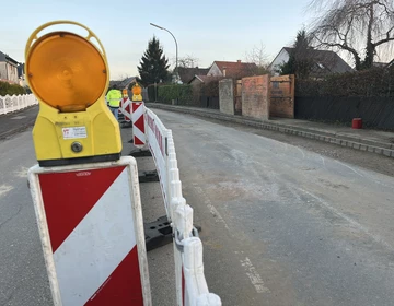 In der Jahnstraße in Bergkamen finden nun Arbeiten am Stromversorgungsnetz statt. Dafür hat die Straßenverkehrsbehörde eine halbseitige Sperrung der Jahnstraße ab dem 6. Januar vorgesehen.