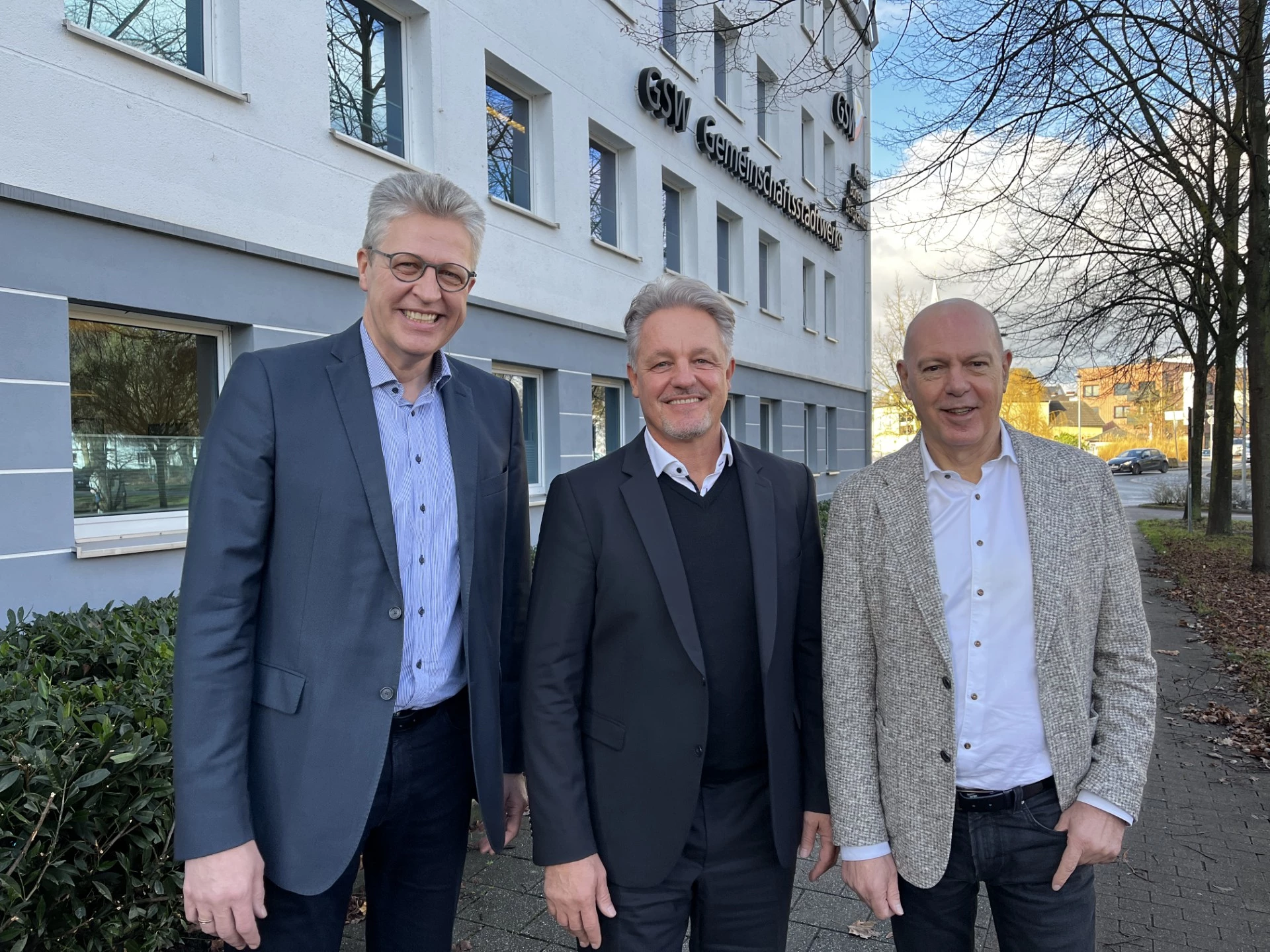 Alexander Loipfinger (M.) und Jochen Baudrexl (r.) werden die GSW in diesem Jahr in einer Doppelspitze führen. Den neuen Geschäftsführer begrüßte auch der GSW-Aufsichtsratsvorsitzender Bernd Schäfer.