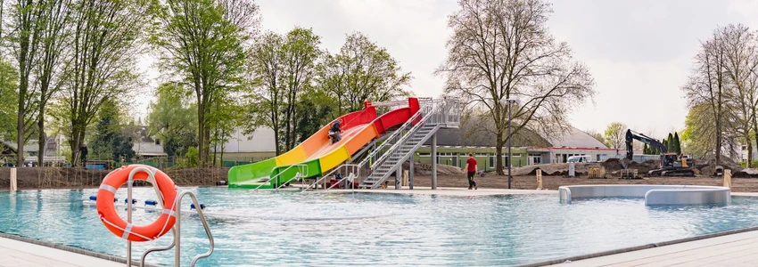 Ansicht des Mehrzweckbeckens außen