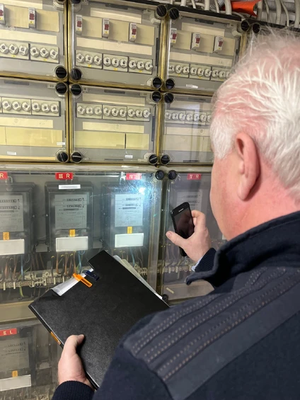 Wir bitten unsere Kundinnen und Kunden darum, die Zählerstände für Erdgas, Strom, Wärme und/oder Wasser möglichst digital zu übermitteln. Das geht einfach und bequem über die neue App "Meine GSW" oder über das Online-Portal.