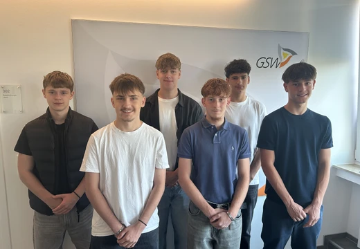 Sechs junge Männer haben ihre Ausbildung bei den GSW begonnen. Bei den GSW wurden am 3. August begrüßt (v.l.): Roman Kröker, Leon Treppe, Luca Wolters, Eyck-Leon Debie, Ian Zessner und Tom Schulz.